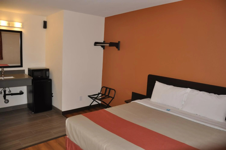 Motel 6 on Maple