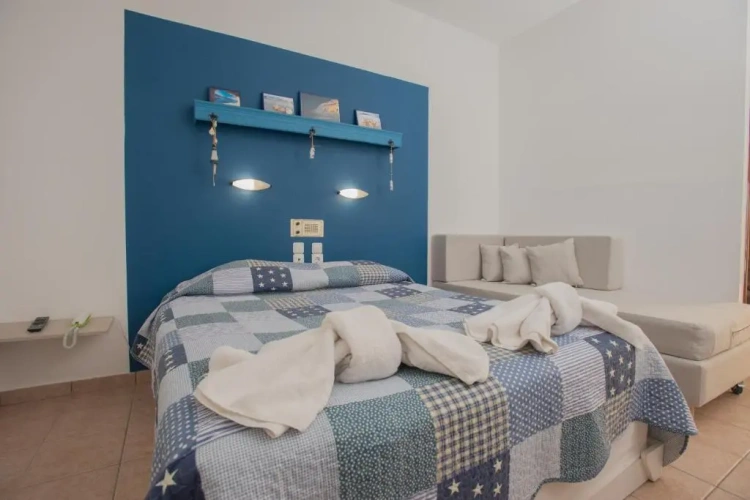 Standard Triple room