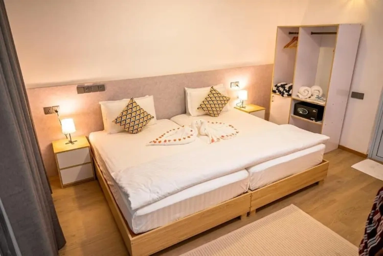 Deluxe Quadruple room