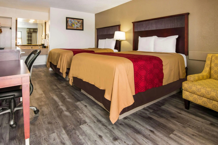 Econo Lodge Inn & Suites Macon North