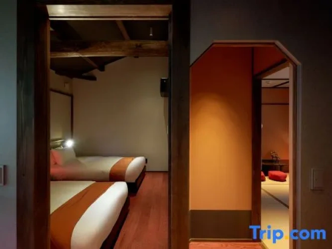 3 Bedrooms Deluxe room with courtyard view