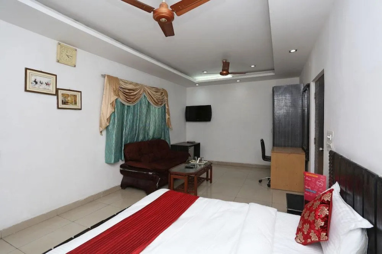 Oyo 12805 Sunrise House