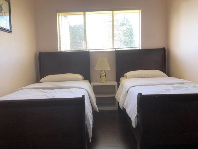 Standard Twin room with garden view