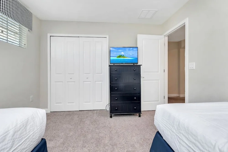 5 Bedrooms Cottage