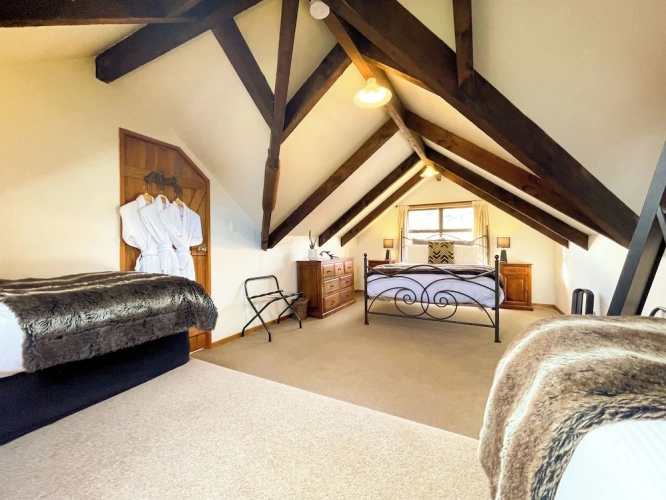 Luxury Sextuple Cottage