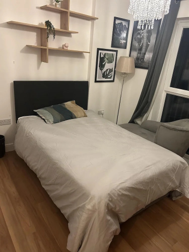 Immaculate 2-bed Apartment in Romford