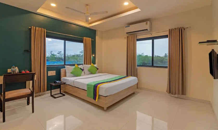 FabHotel Tulip Comforts