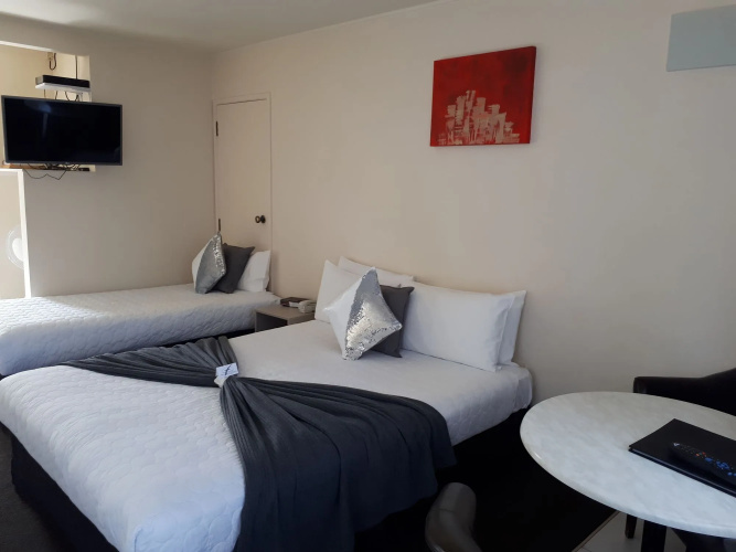 Albatross Motel