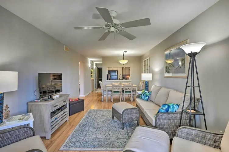 Charming Condo w/ Pool Access - Walk to Beach