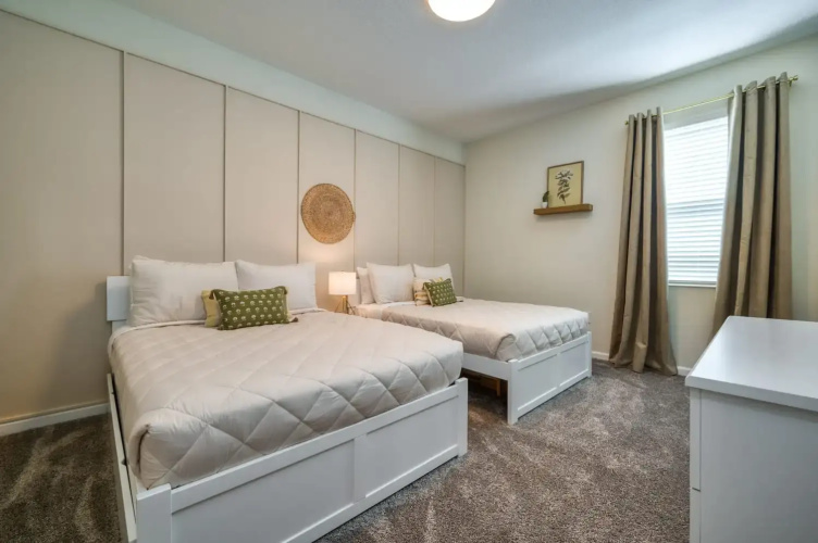 Chic and spacious Condo near Disney