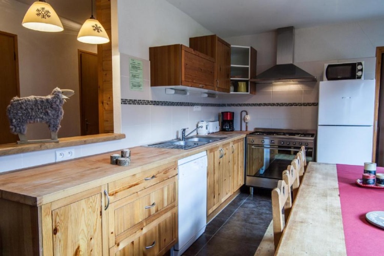 4 Bedrooms Apartment