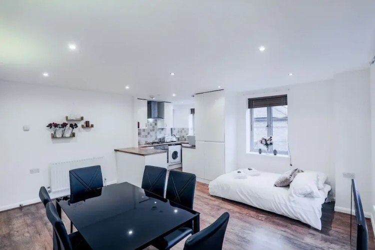New Cross Apartment by Emerald