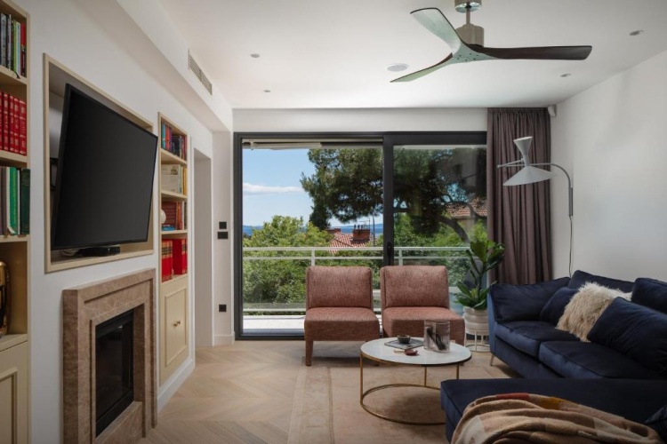 3 Bedrooms Apartment
