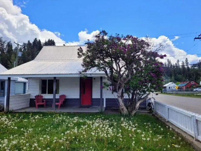 4 Bedrooms Cottage