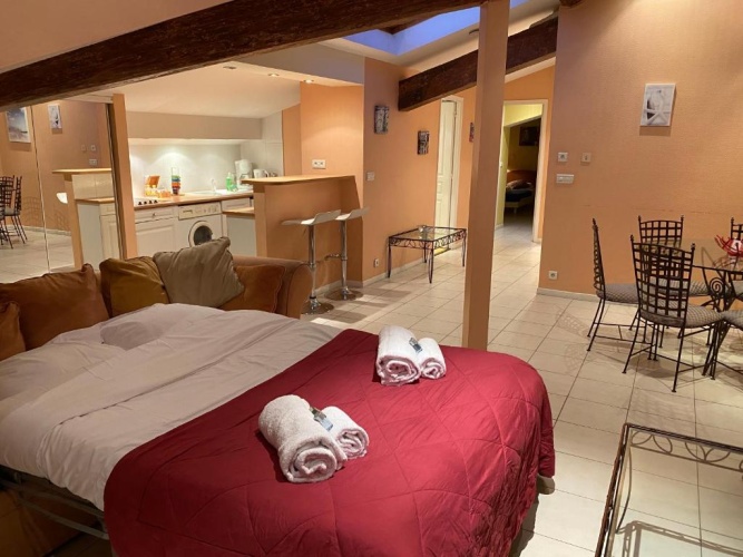 2 Bedrooms Apartment