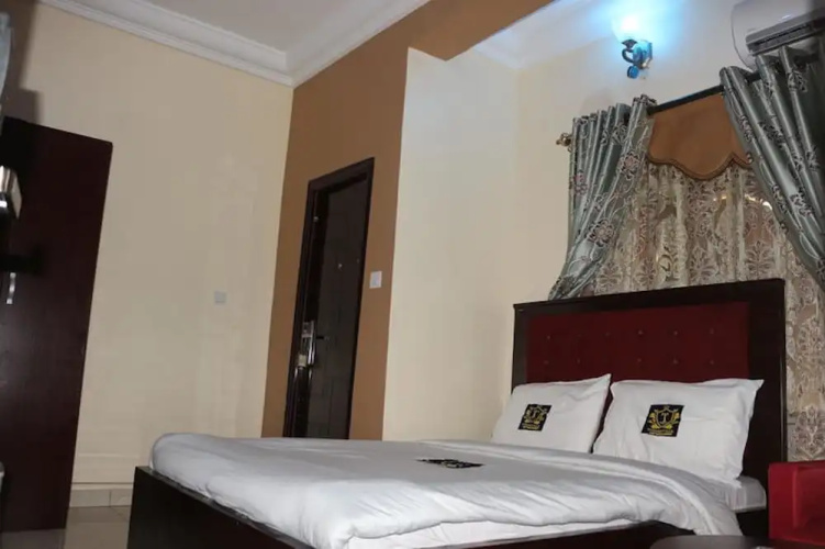 TommsVille Hotels