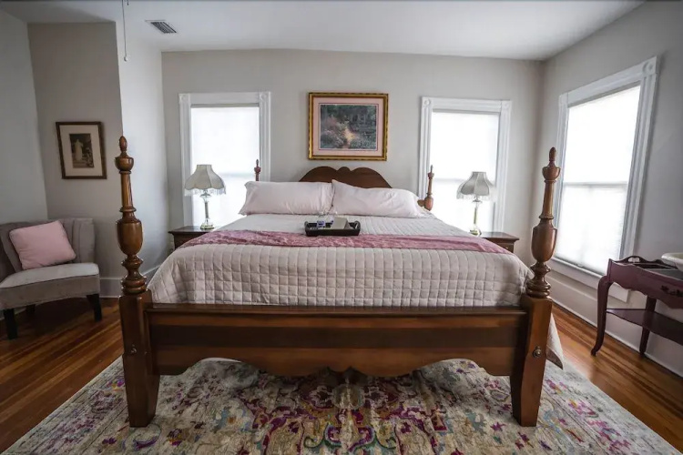 Live Oaks Inn