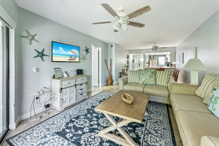 Sun Plaza West Unit 204