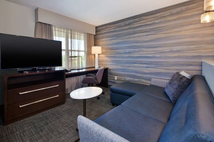 Hawthorn Suites By Wyndham Ann