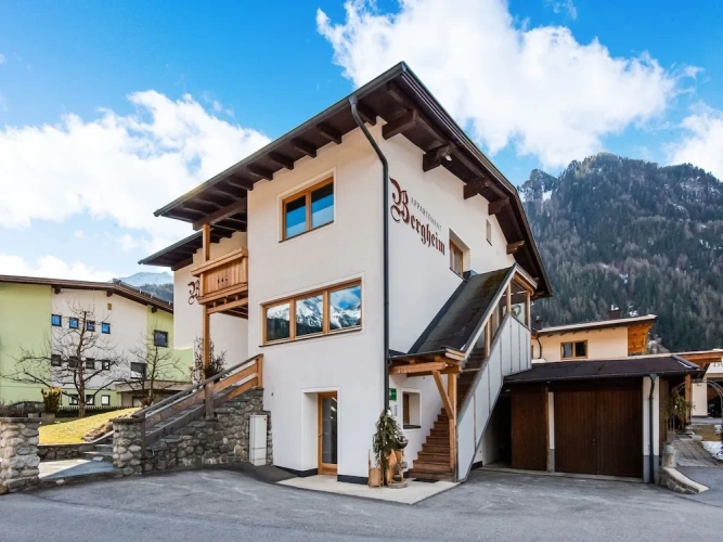 2 Bedrooms Classic Apartment with balcony