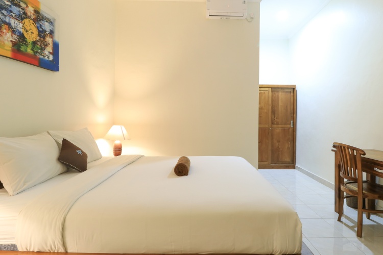 Standard Double room with pool view