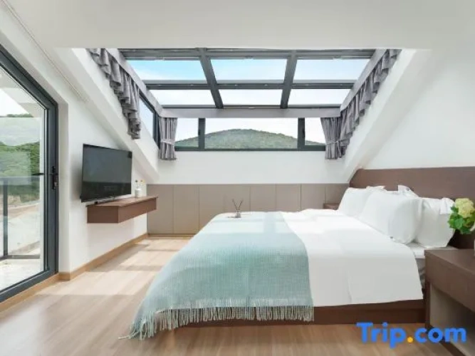Deluxe Double room with balcony and with sea view