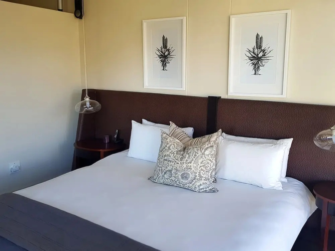 Weom Apartments