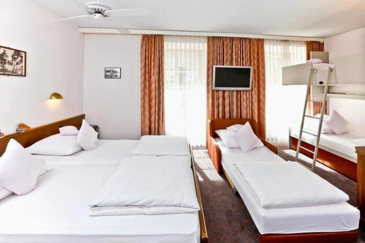 ROESLI Guest House