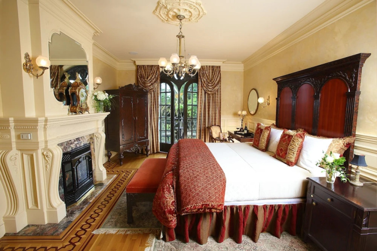 Ledson Hotel