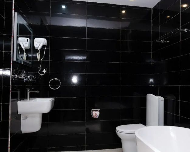 Formula 2 Hotel and Suites