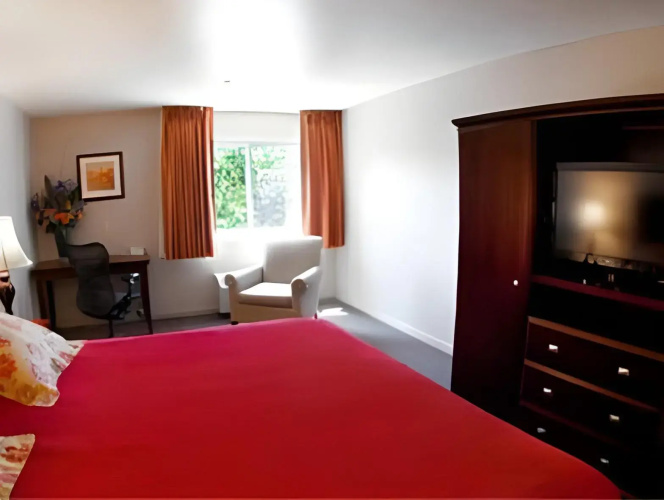Lake Natoma Inn