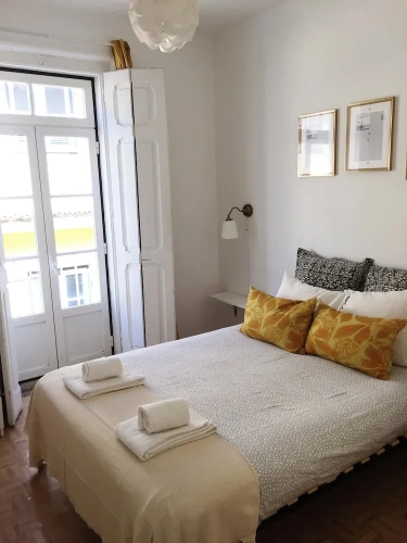 4 Bedrooms Apartment