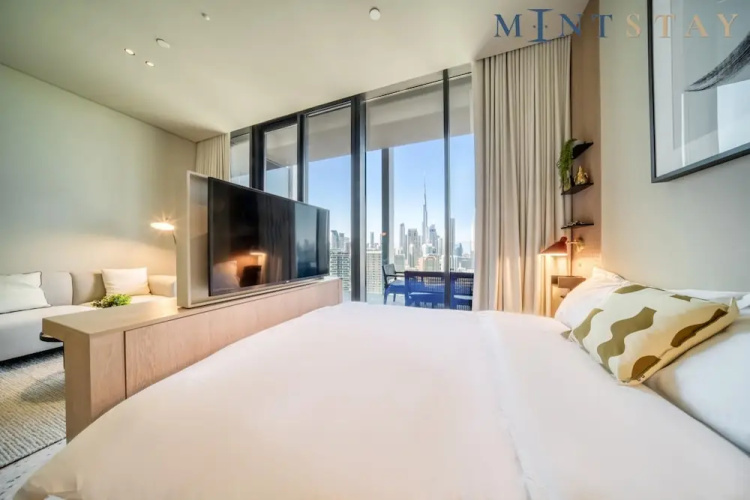 Cozy Studio W Burj Khalifa Balcony Retreat