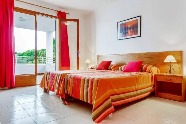 5 Bedrooms Villa