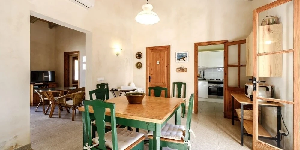 3 Bedrooms Cottage