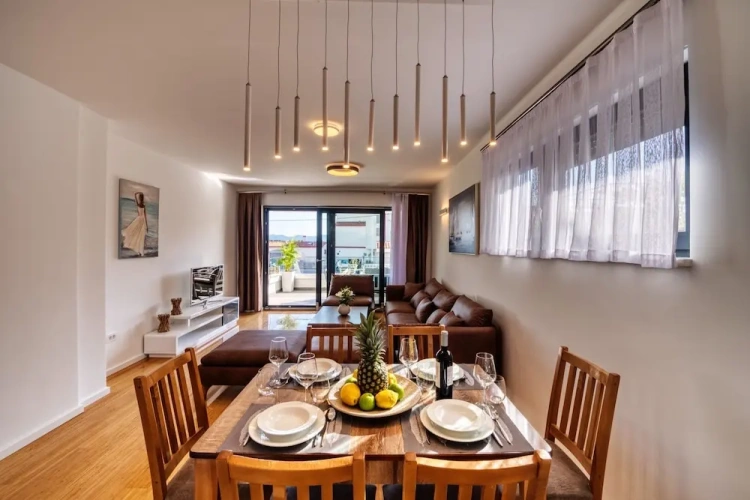 2 Bedrooms Apartment with sea view