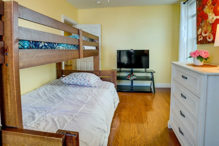 6 Bedrooms Cottage with balcony