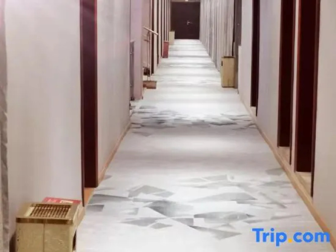 Yuanjia Hotel (Moon River)