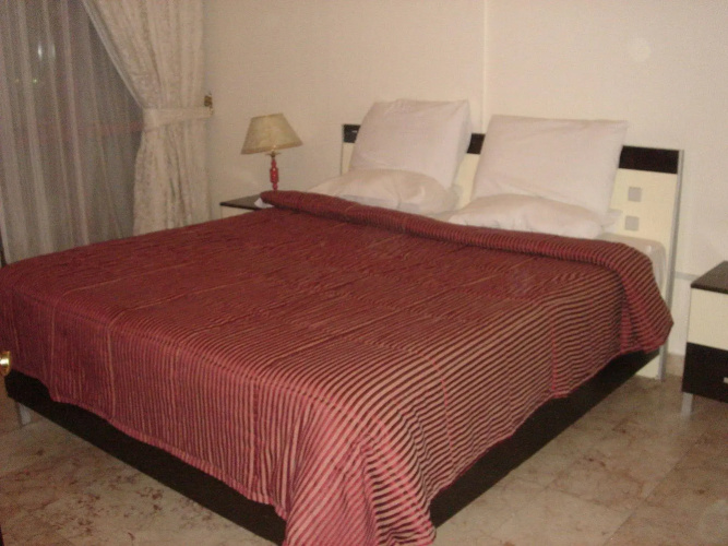 Al Commodore Suites