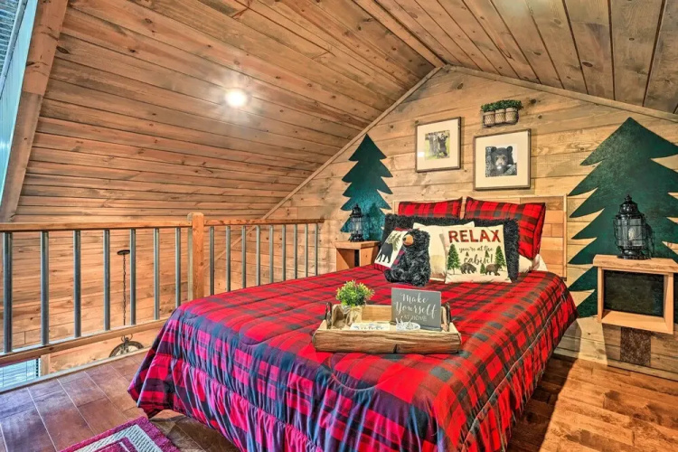 Luxe Broken Bow Cabin w/ Tesla Charging Station
