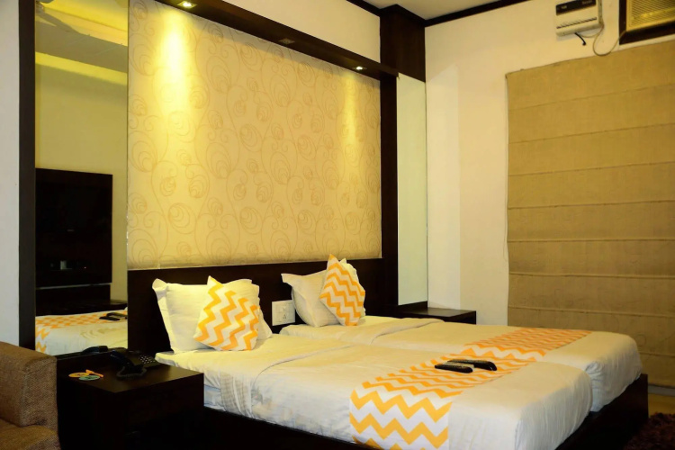 OYO Premium Sector 54