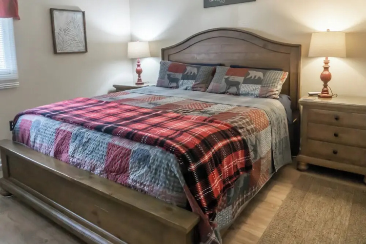 1 Mi to Dtwn Pigeon Forge! Mtn-view Gem w/ Balcony