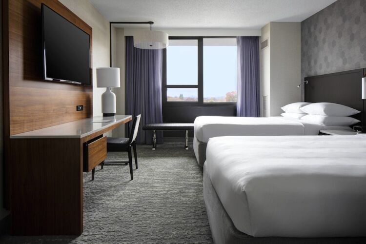 New York LaGuardia Airport Marriott Over view
