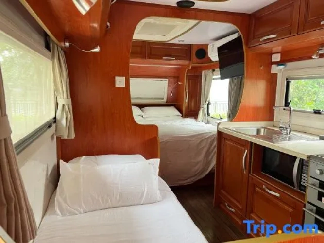 1 Bedroom Standard room with lake view