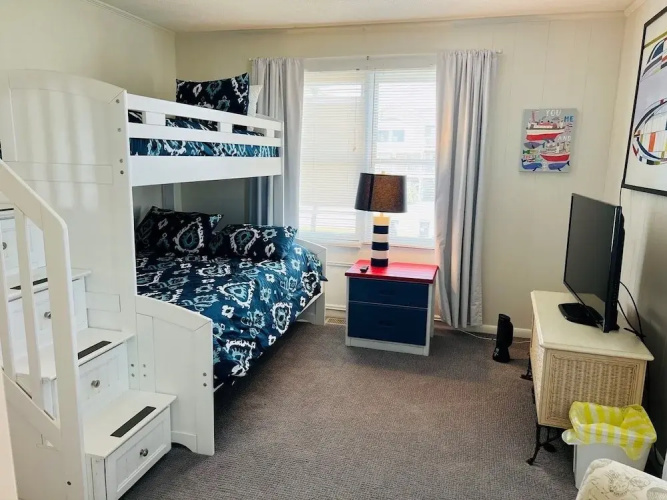 Close Enough 4 Bedroom Home by RedAwning