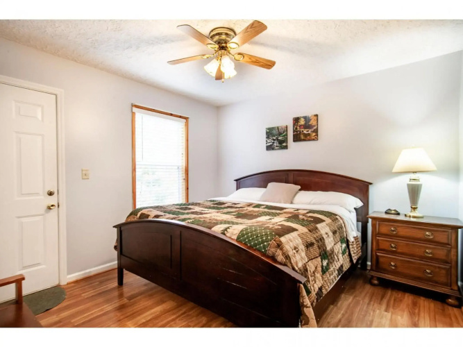 Papa Bear - Private with Hot Tub, Pool Table, and View