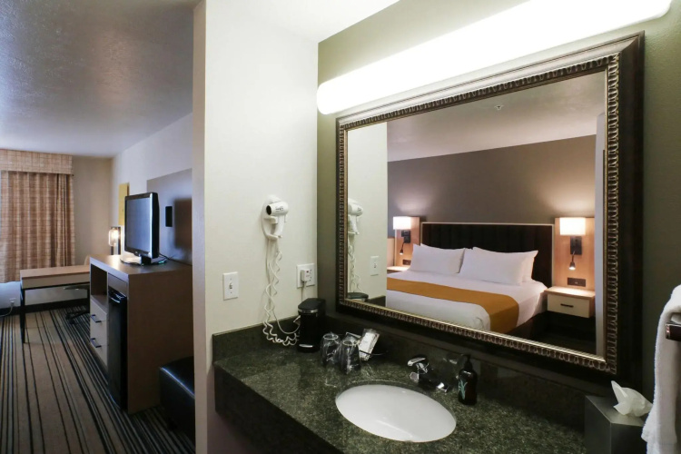 Oxford Suites Spokane Valley