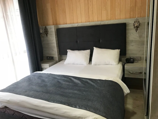 Standard Twin room with lake view