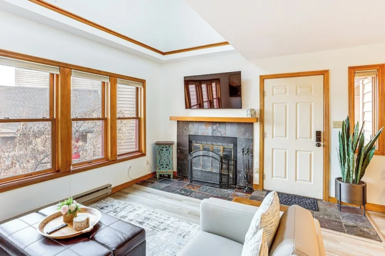 2 Bedrooms Apartment