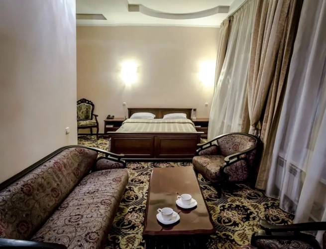 Suite with courtyard view